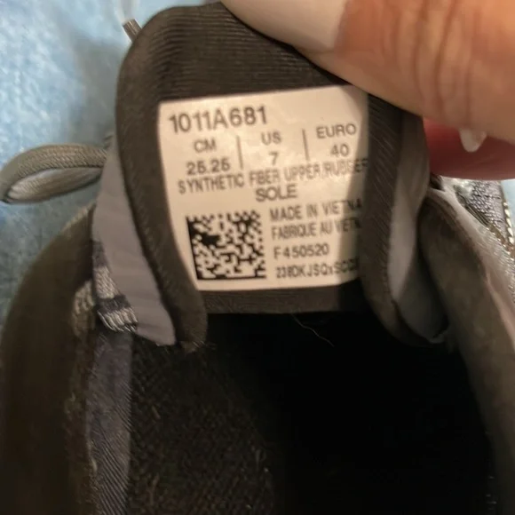 ASICS shoes - Picture 4 of 4